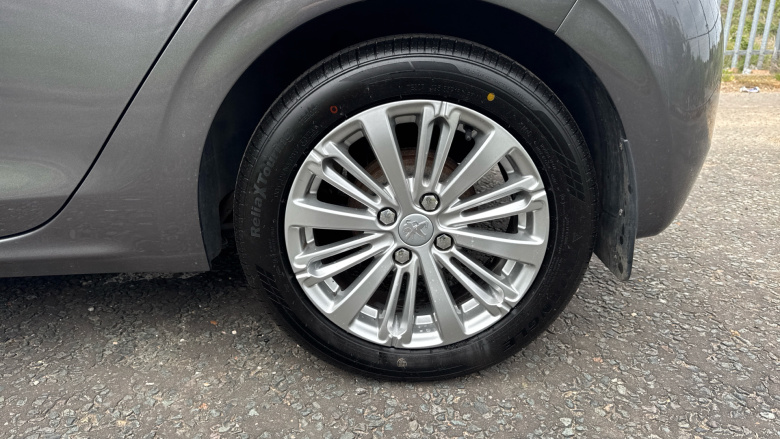 Peugeot 208 1.2 PureTech 82 Signature 5dr [Start Stop] Petrol Hatchback